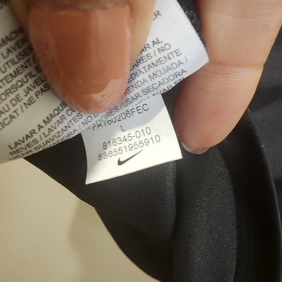 Nike women,s Black Athletic Short 3/4 sleeves size L - Picture 9 of 11